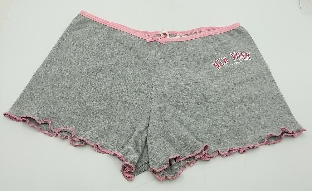 VTG 2006 New York Yankees 5th & Ocean Gray Shorts Girls XL